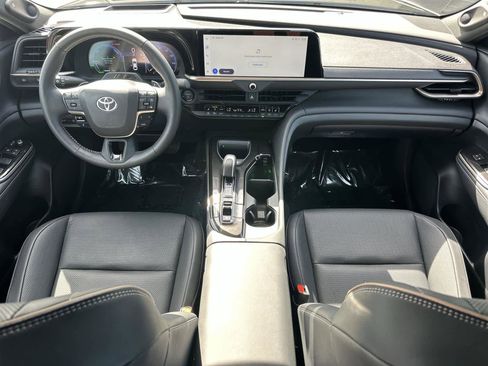 Used 2026 Toyota Crown Platinum image 10