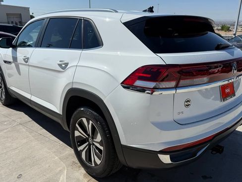 Used 2024 Volkswagen Atlas Cross Sport SE FWD image 7