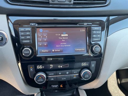 Used 2018 Nissan Rogue Sport SV w/ SV Technology Package image 23