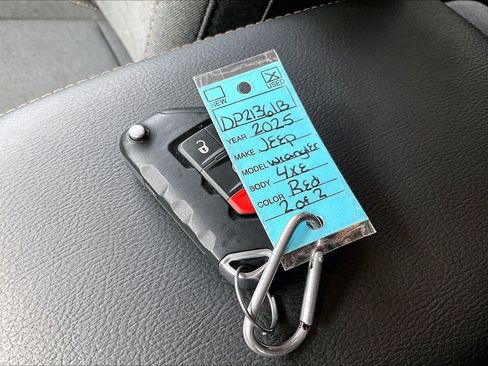 Used 2025 Jeep Wrangler Unlimited Sahara AWD/4WD image 10