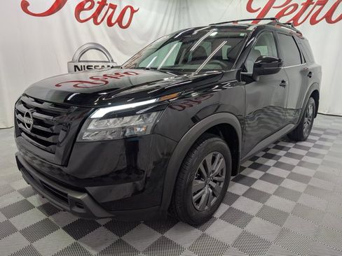 Certified 2025 Nissan Pathfinder SV w/ Black Appearance Package FWD image 1