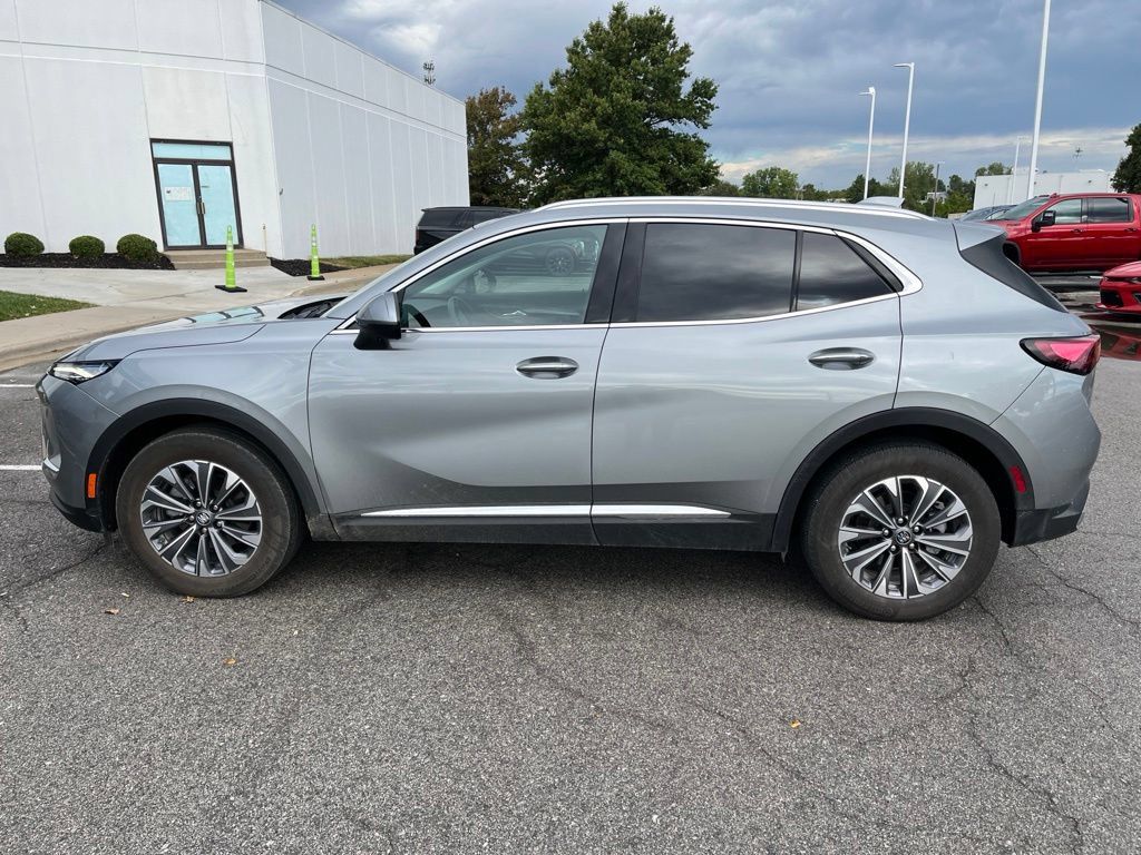 Used 2025 Buick Envision Preferred AWD/4WD image 4