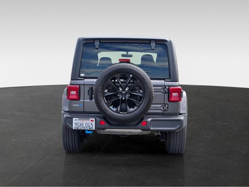 Used 2023 Jeep Wrangler Unlimited Sahara AWD/4WD image 6