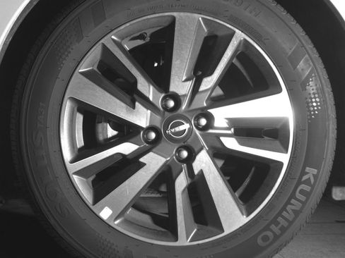 Used 2025 Nissan Versa SV FWD image 15