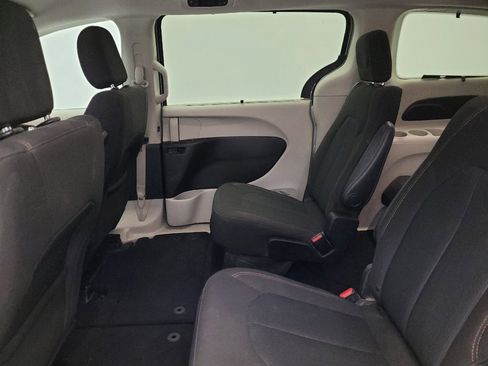 Used 2017 Chrysler Pacifica Touring Plus image 18