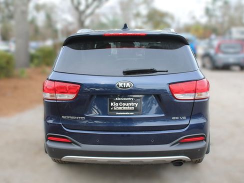 Used 2017 Kia Sorento EX image 8