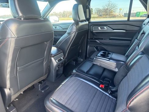 Used 2025 Ford Explorer ST-Line w/ ST-Line Street Pack image 25
