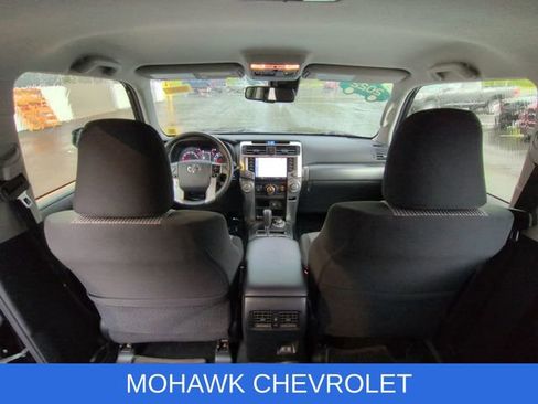 Used 2022 Toyota 4Runner SR5 AWD/4WD image 21