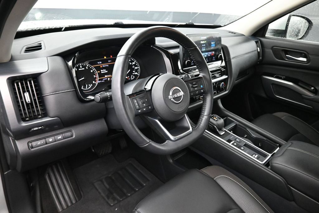 Certified 2025 Nissan Pathfinder SL FWD image 19