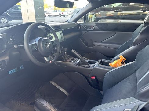 Used 2025 Toyota GR86 Premium RWD image 3