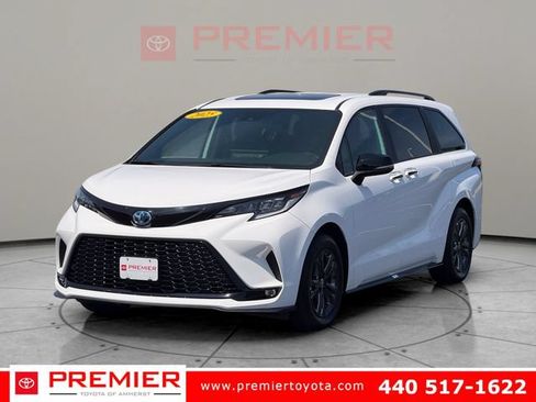 Certified 2025 Toyota Sienna XSE w/ XSE Premium Package AWD/4WD image 1