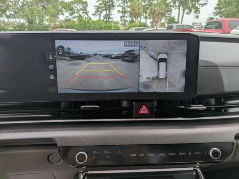 Certified 2025 Kia Carnival SX FWD image 26