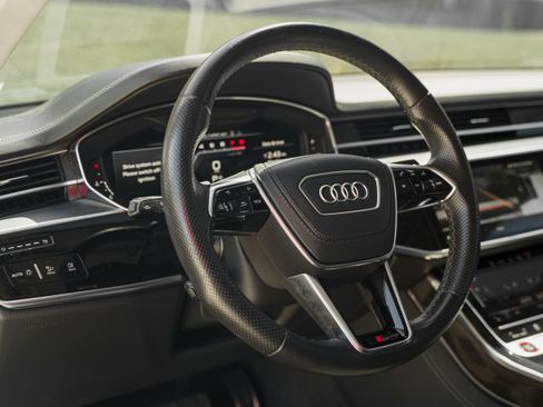 Used 2022 Audi S8 AWD/4WD image 10