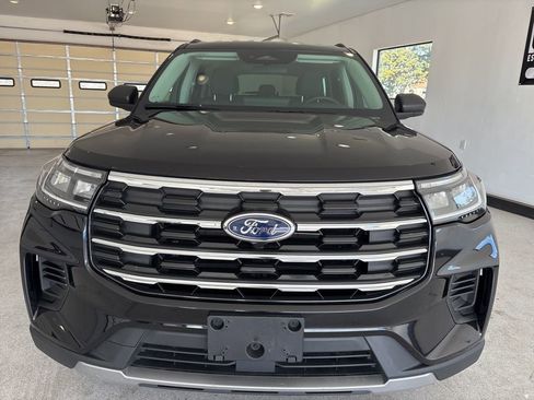 Used 2025 Ford Explorer Active AWD/4WD image 2