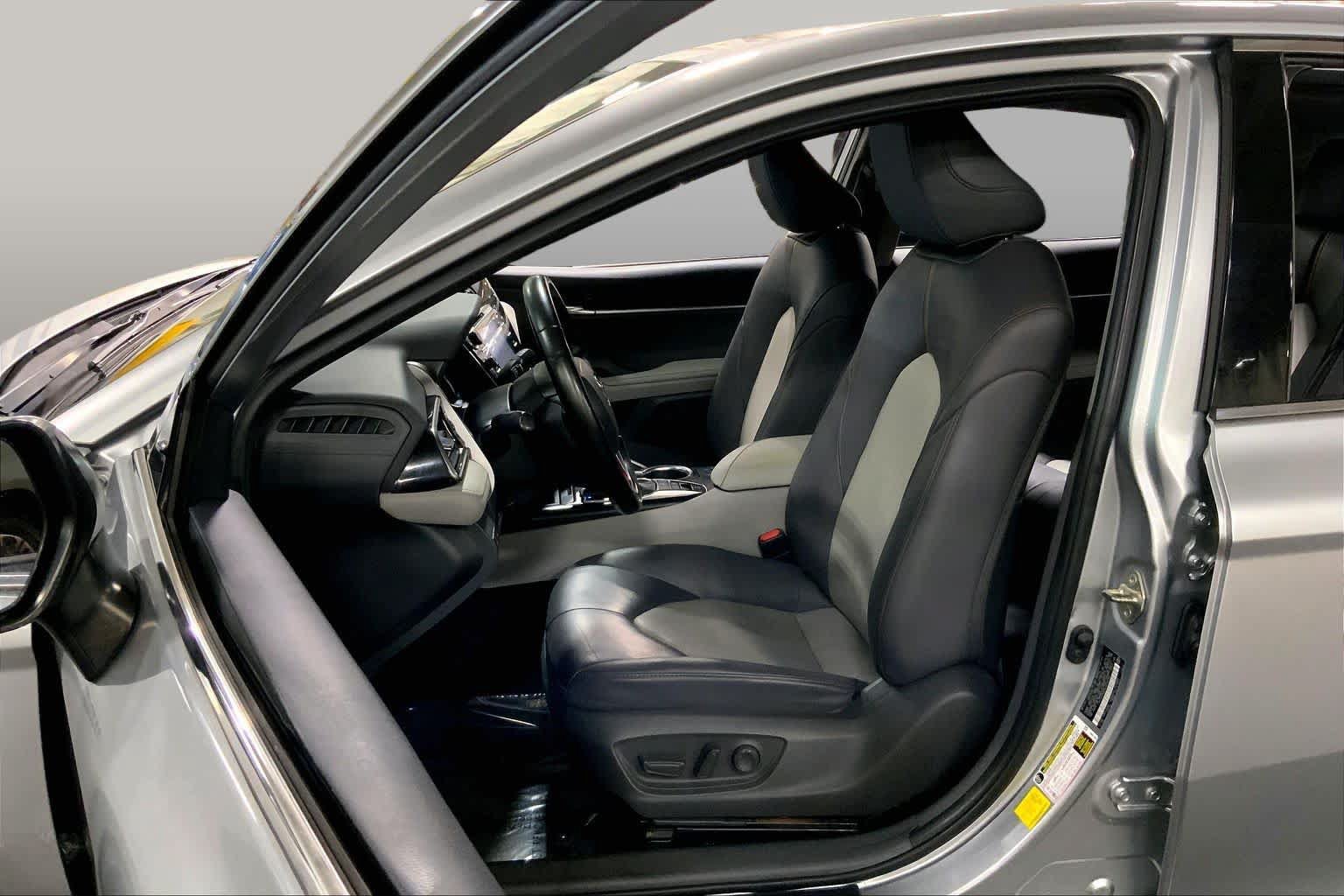 Certified 2020 Toyota Camry XLE FWD image 8