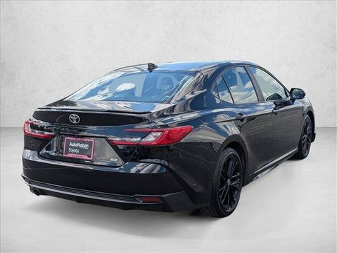 Certified 2025 Toyota Camry SE FWD image 5