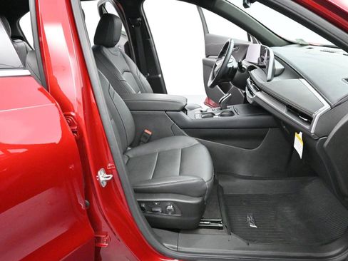 Used 2025 Cadillac XT4 Premium Luxury image 29