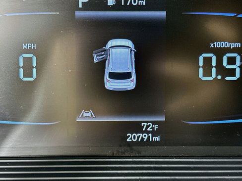 Used 2023 Hyundai Venue Limited w/ Cargo Package FWD image 12