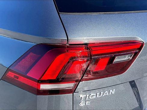 Used 2020 Volkswagen Tiguan SE R-Line image 28