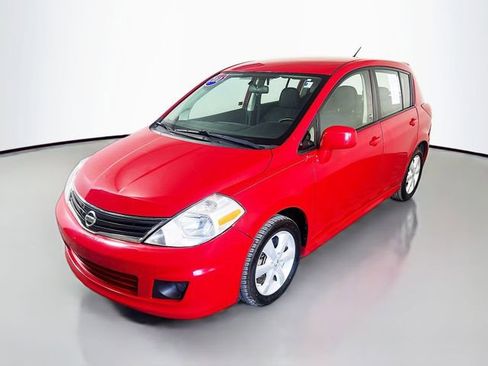 Used 2010 Nissan Versa Hatchback w/ Premium Pkg FWD image 4