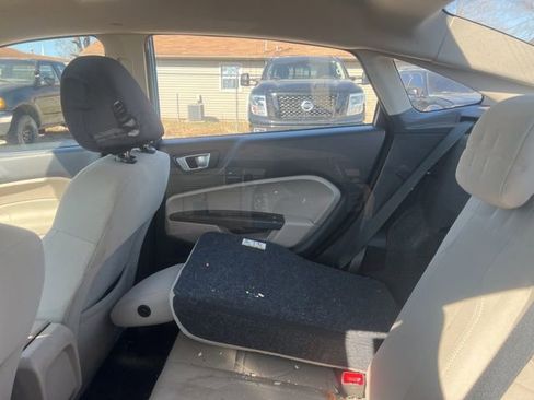 Used 2014 Ford Fiesta SE image 9