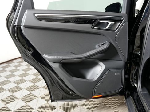 New 2026 Porsche Macan image 32