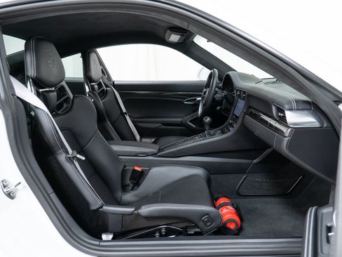 Certified 2018 Porsche 911 GT3 RWD image 36