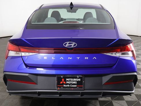 Used 2024 Hyundai Elantra SEL FWD image 11