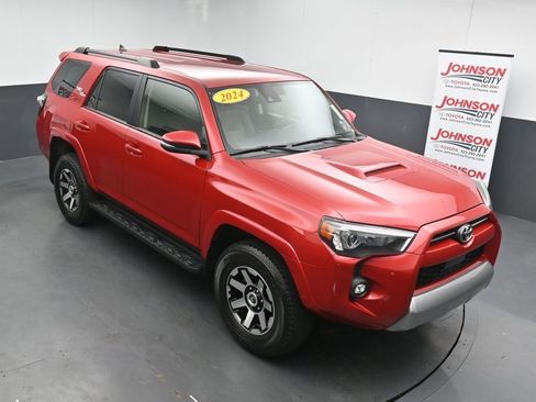 Used 2024 Toyota 4Runner TRD Off-Road Premium AWD/4WD image 24
