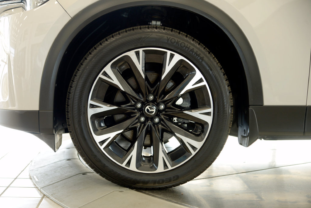 Certified 2024 MAZDA CX-90 Plug-In Hybrid w/ Premium Plus AWD/4WD image 10