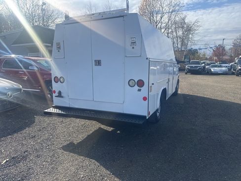 Used 2014 Chevrolet Express 3500 image 12