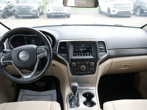 Used 2018 Jeep Grand Cherokee Laredo RWD image 4