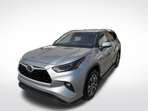 Used 2022 Toyota Highlander XLE FWD image 7