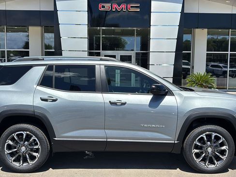 New 2026 GMC Terrain Elevation w/ Elevation Premium Package FWD image 8