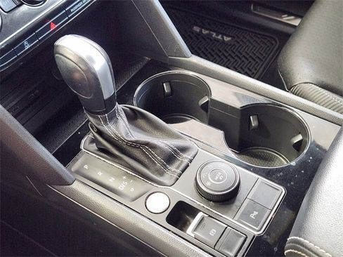 Used 2022 Volkswagen Atlas Cross Sport SE image 19