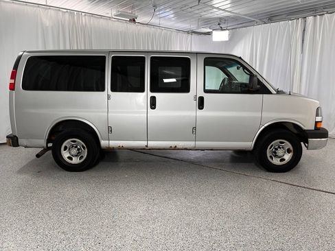 Used 2010 Chevrolet Express 2500 LT w/ LT Preferred Equipment Group RWD image 6
