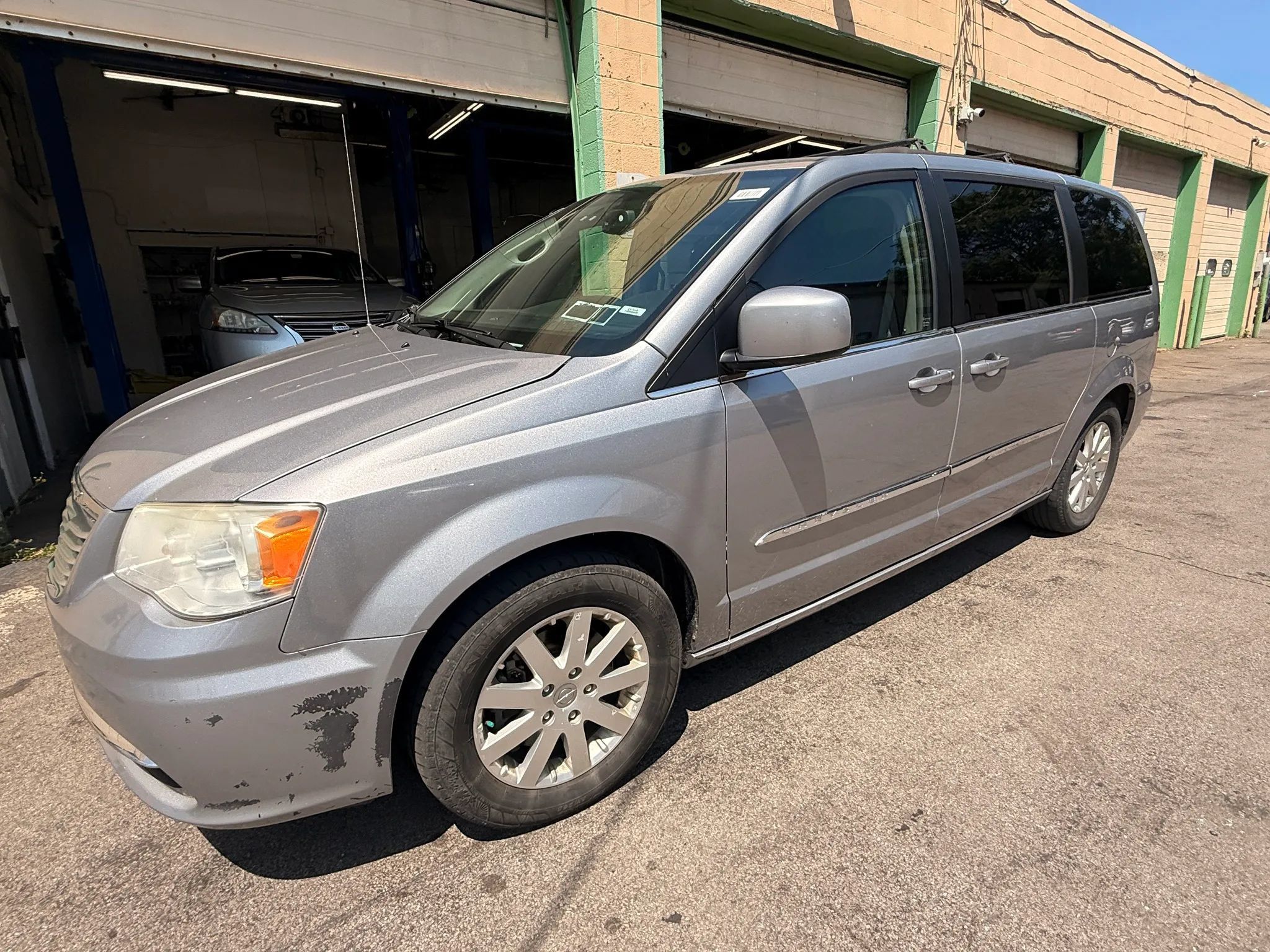 Used 2015 Chrysler Town & Country Touring FWD image 2