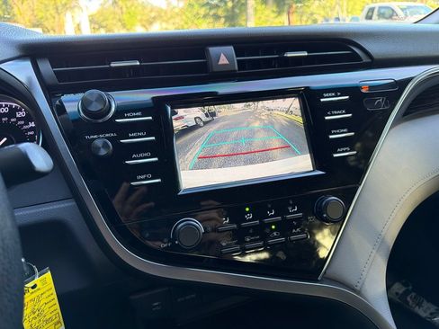 Used 2018 Toyota Camry LE FWD image 8
