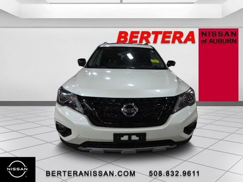 Used 2019 Nissan Pathfinder SL image 3