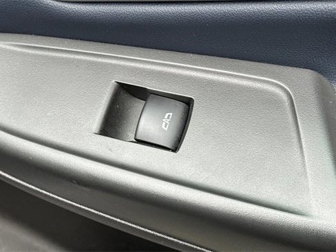 Used 2022 Chevrolet Bolt EUV LT w/ Convenience Package image 22