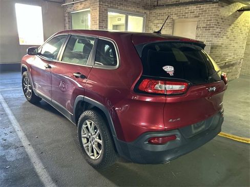Used 2015 Jeep Cherokee Sport image 2
