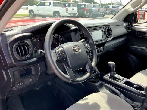 Used 2018 Toyota Tacoma SR image 17
