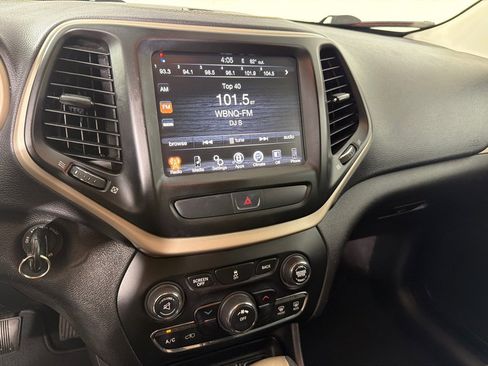 Used 2017 Jeep Cherokee Latitude FWD image 15