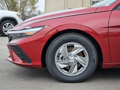 New 2025 Hyundai Elantra SE image 10