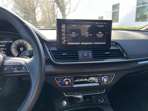 Used 2024 Audi Q5 2.0T Premium Plus w/ Premium Plus Package image 32