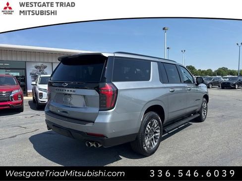 Used 2025 Chevrolet Suburban Z71 AWD/4WD image 4