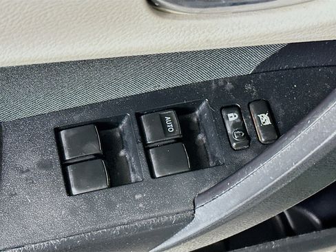 Used 2016 Toyota Corolla LE FWD image 14