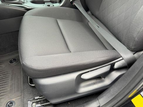 Used 2025 Toyota Corolla LE image 22