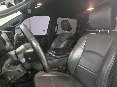 Used 2022 RAM 2500 Tradesman w/ Chrome Appearance Group AWD/4WD image 4