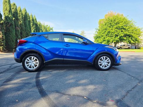 Used 2019 Toyota C-HR LE image 4